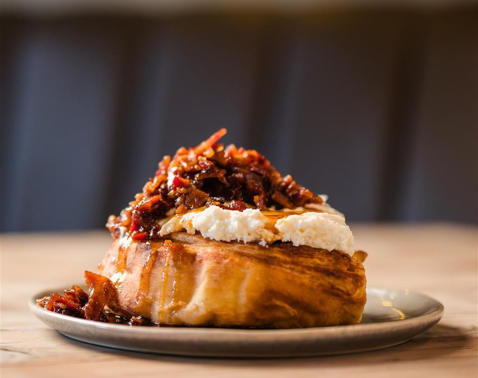 Cinnamon Roll - Candied bacon, sweet cream cheese frosting, maple syrup