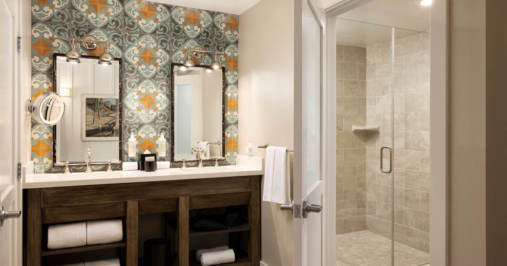 Canyon Room bathroom